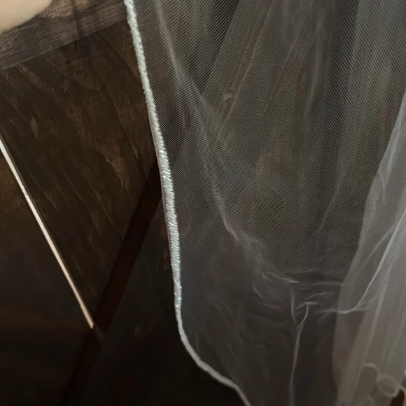Wedding veil. Finger tip
Length. Sequin edging - Picture 4 of 11